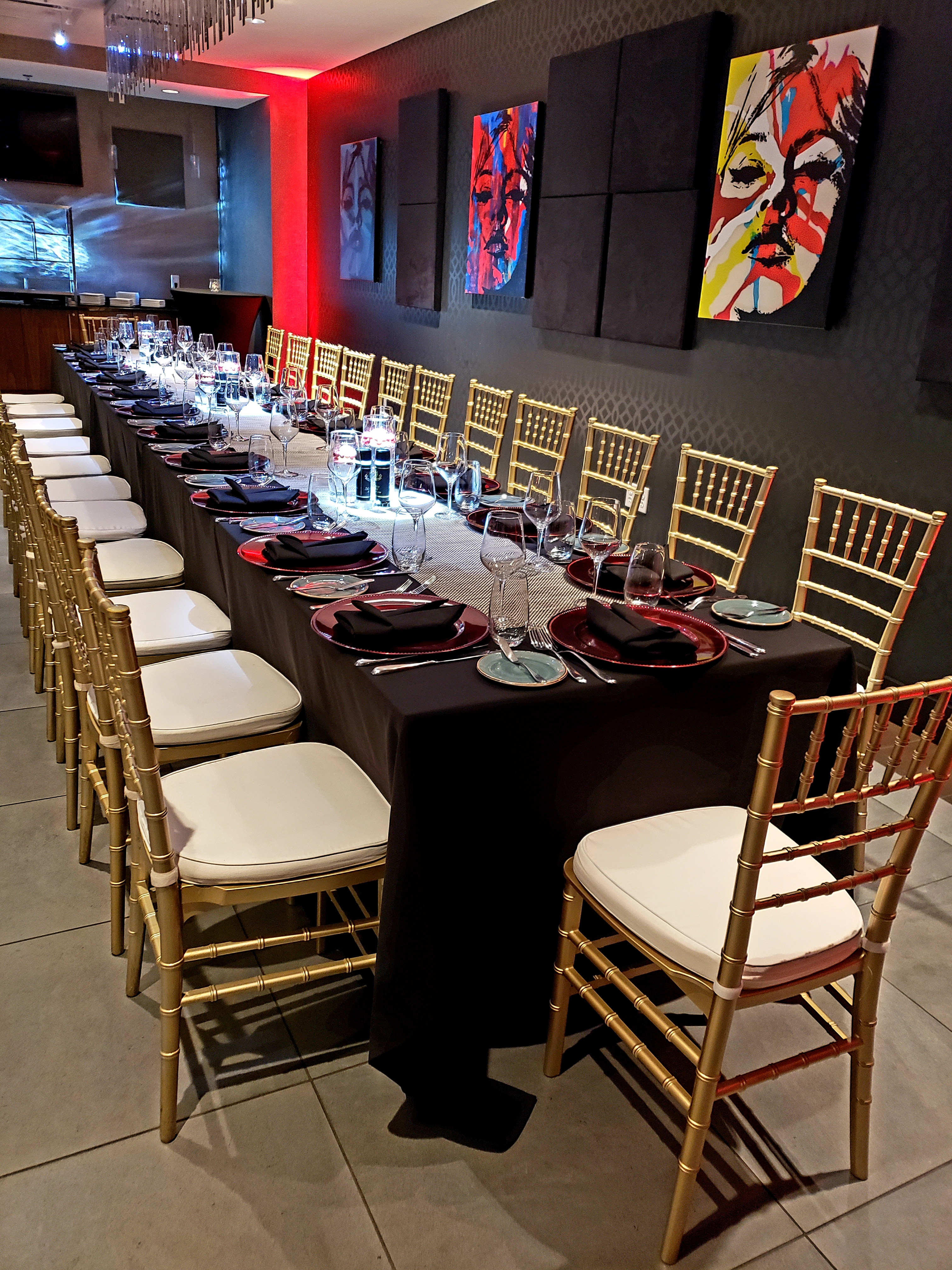 Burnham Hall at Fourth & Walnut restaurant tavern
