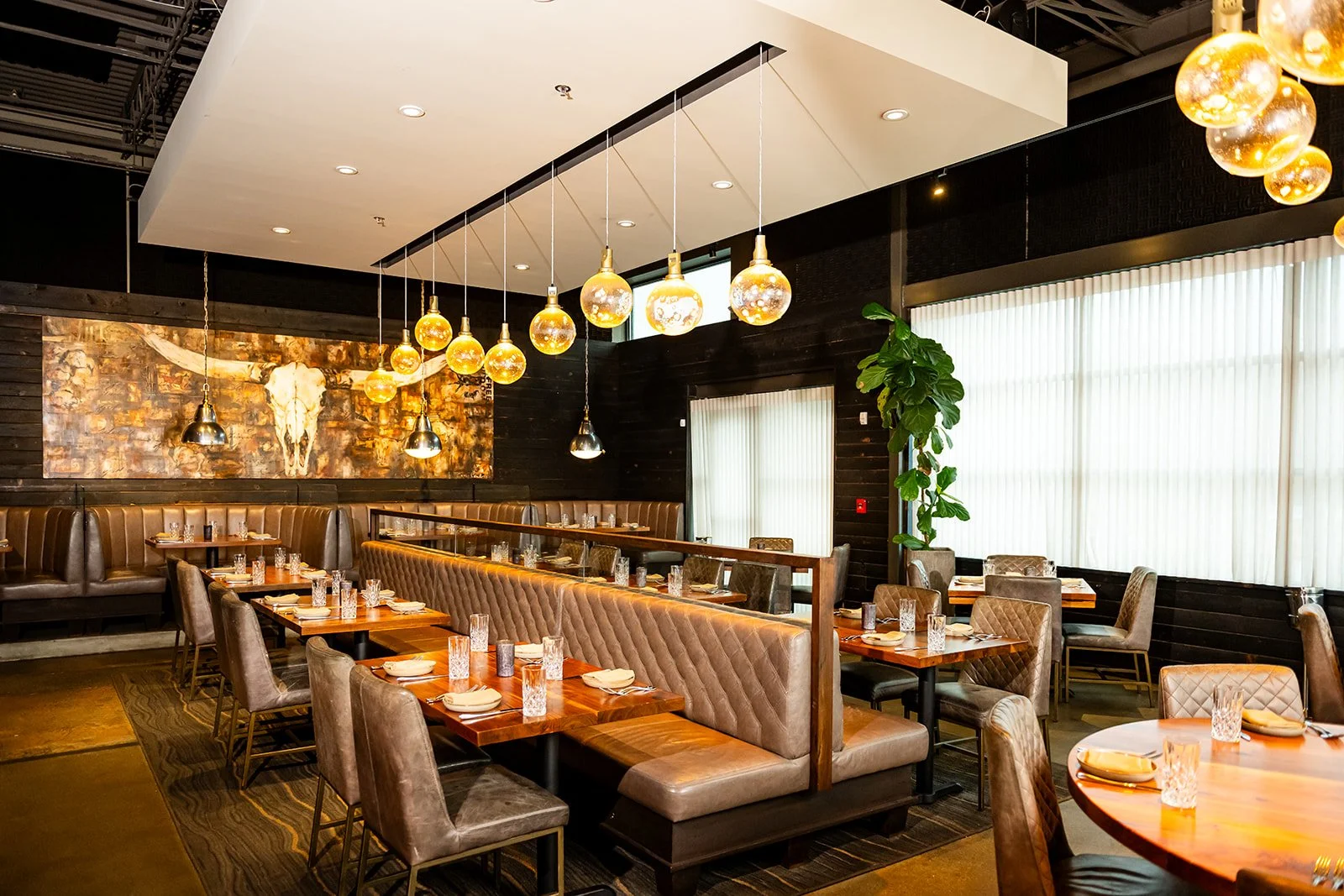 Main Dining Room at Arnette's Chop Shop