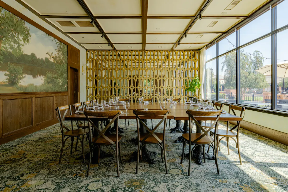 Northcross: Dining Lounge at Link & Pin Arboretum