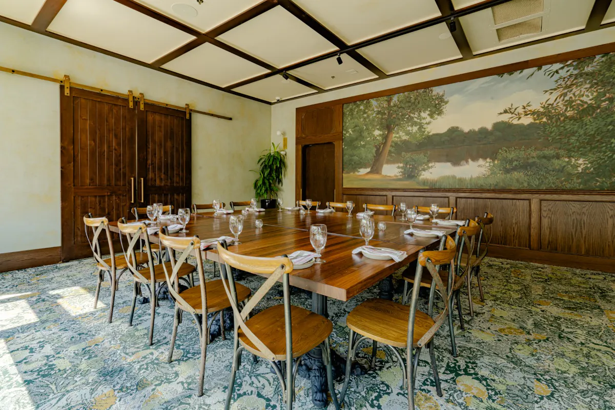 Northcross: Private Dining Room at Link & Pin Arboretum