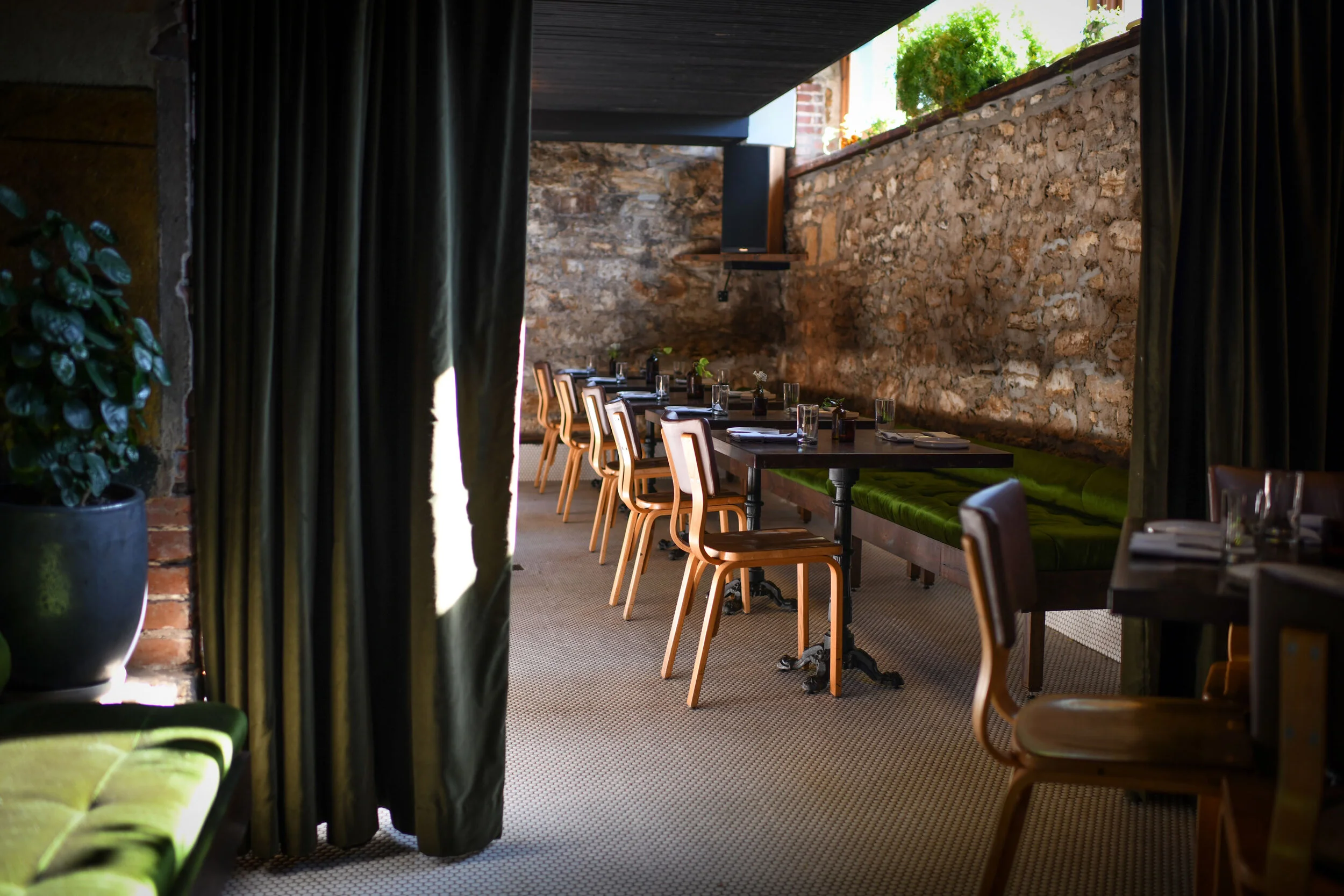 lounge at Fox and Pearl