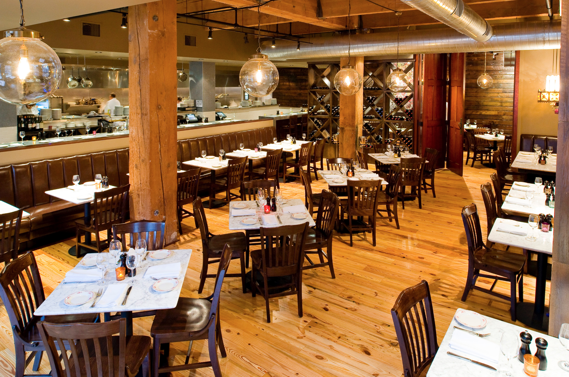 Lounge Dining at Bar La Grassa