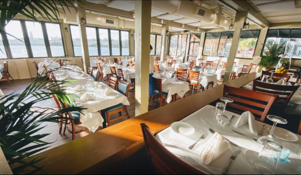 Main Dining Area at Russell's on Lake Ivanhoe
