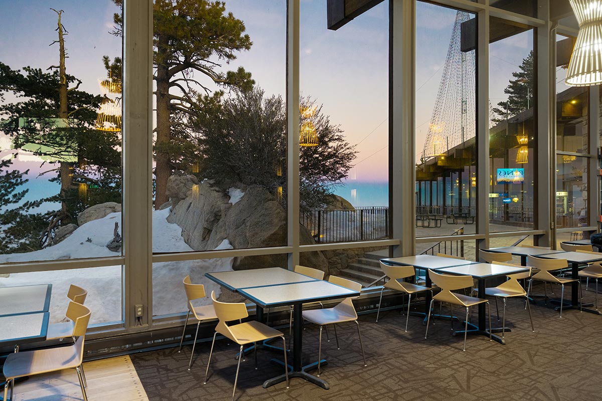 Pines Cafe at Peaks Restaurant
