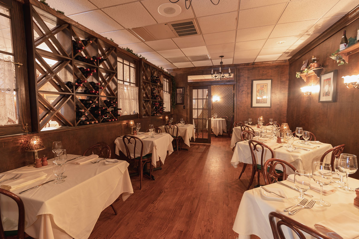 Chambre sur la Gauche at Chez Max Restaurant