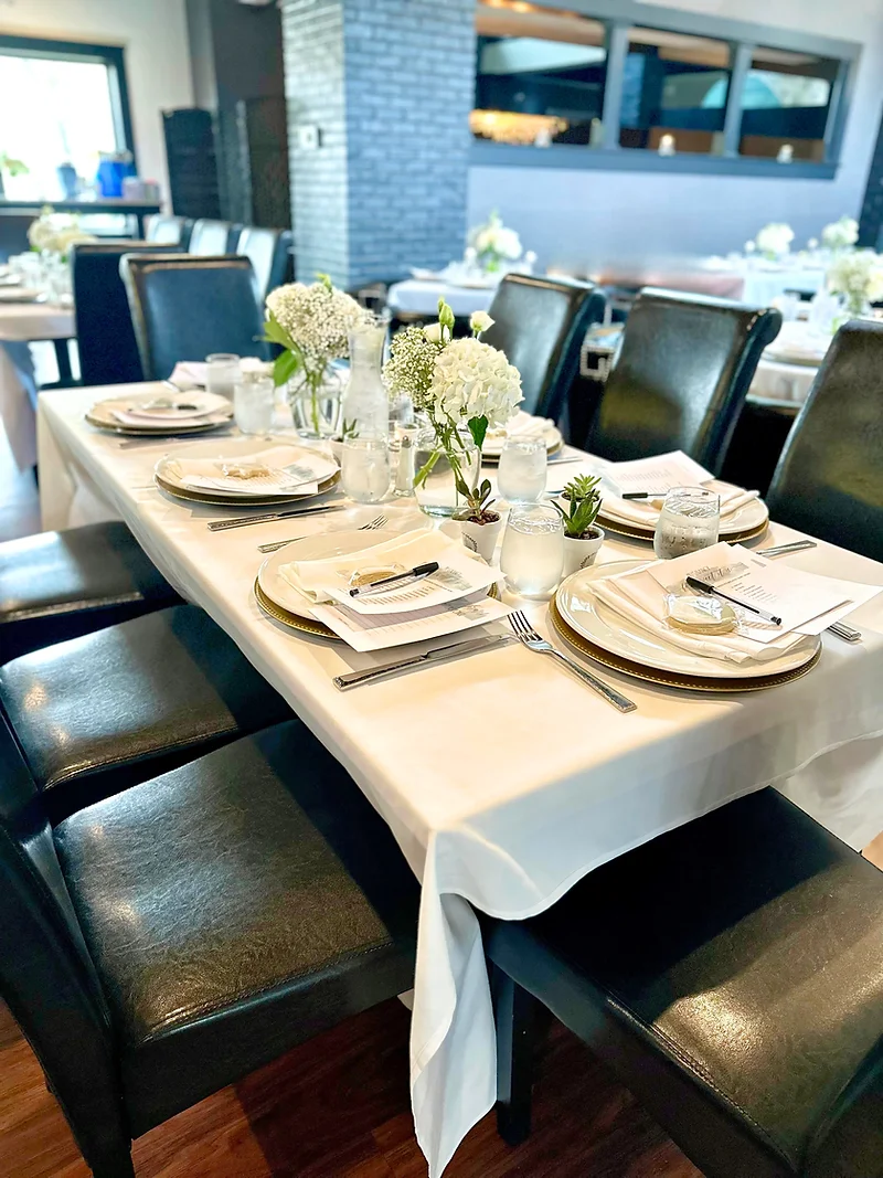 Fiore Room at Monroes Restaurant