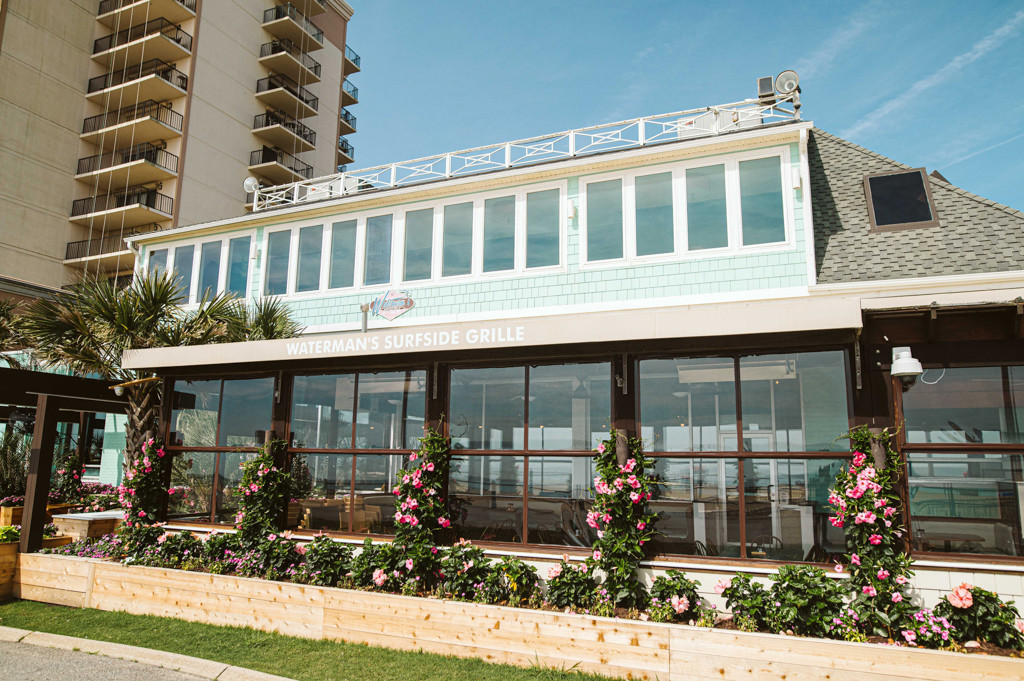 Heated Patio Bar at Waterman's Surfside Grille