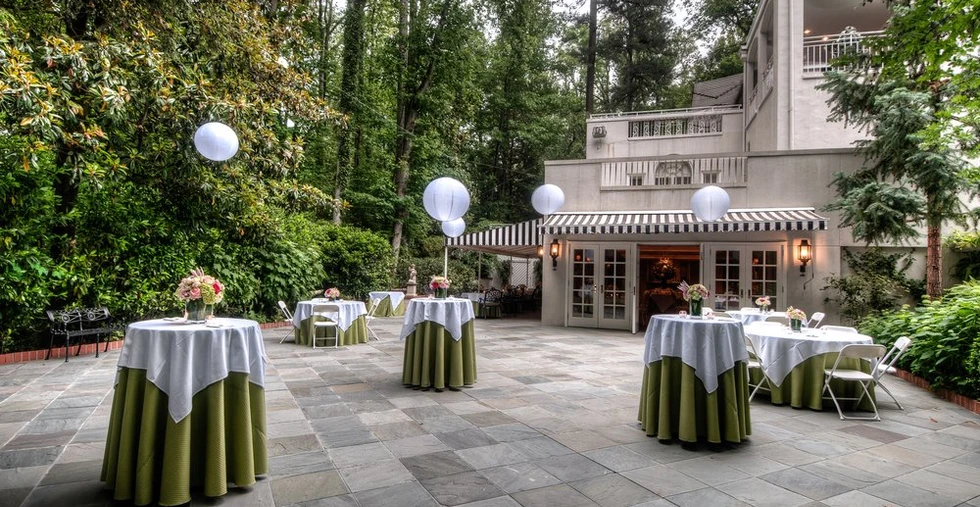 BelleNita Room and Patio at Swan Coach House
