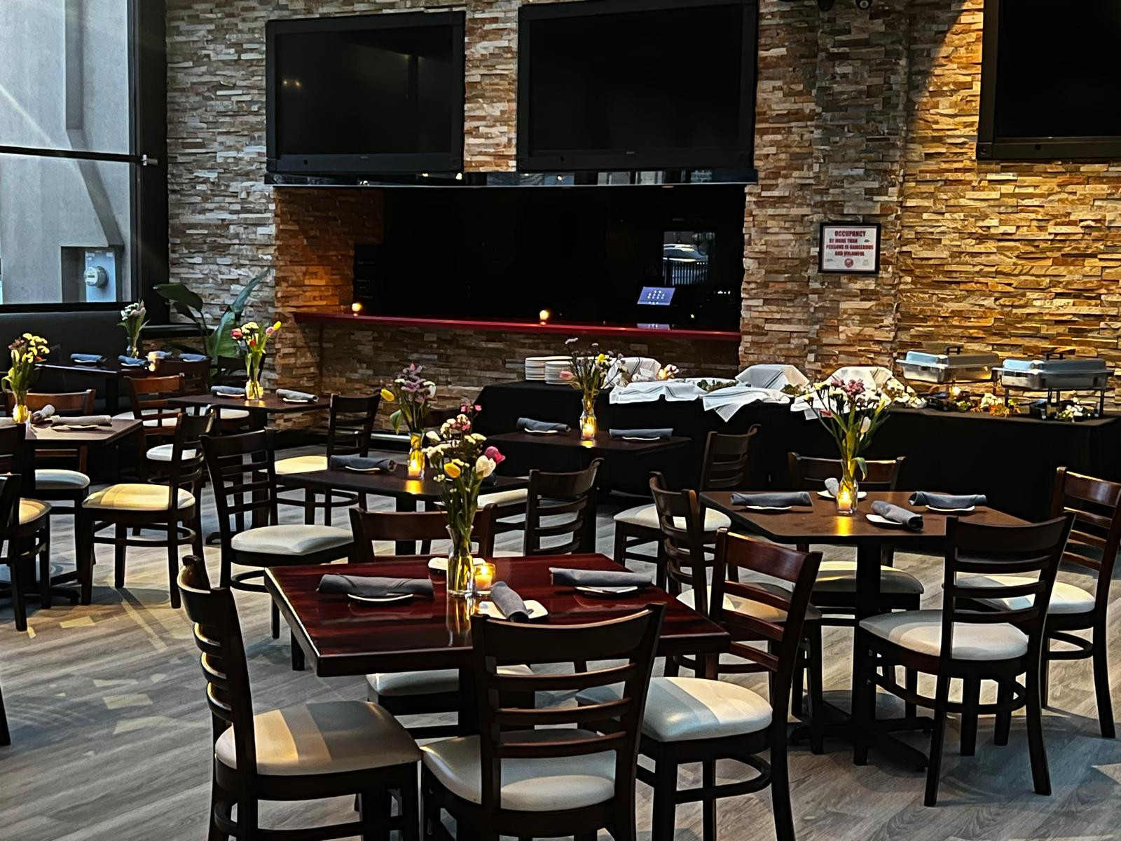 4 Season Room at Mirella’s Tavern