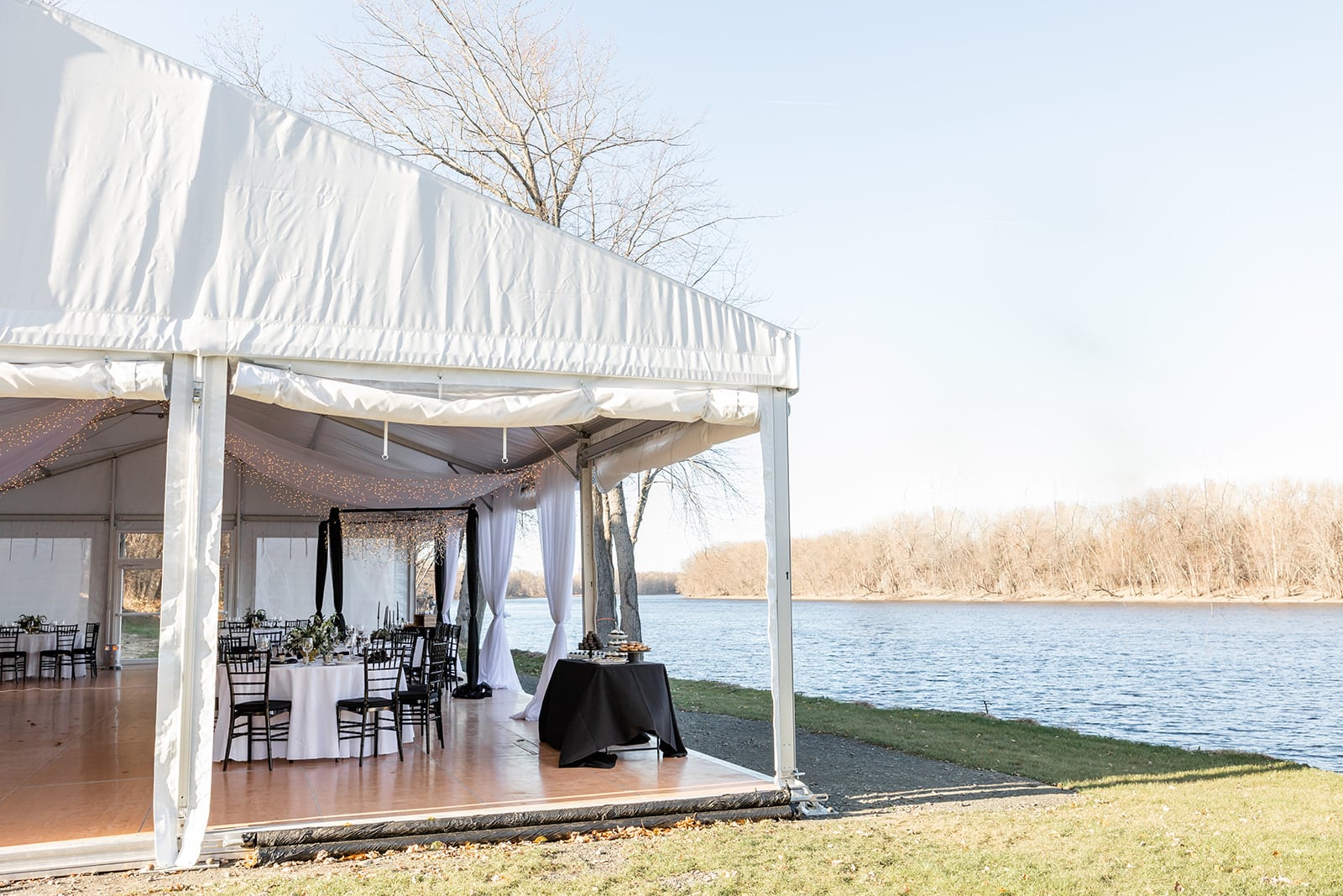The Columbia Boardroom at River: A Waterfront Restaurant and Bar