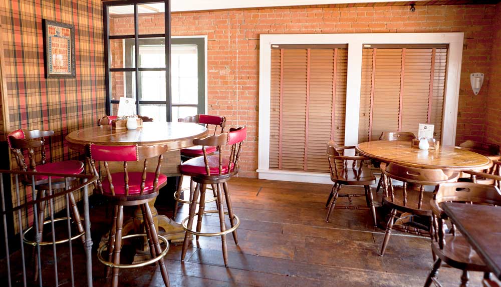 Eno's Pizza Tavern private dining 3