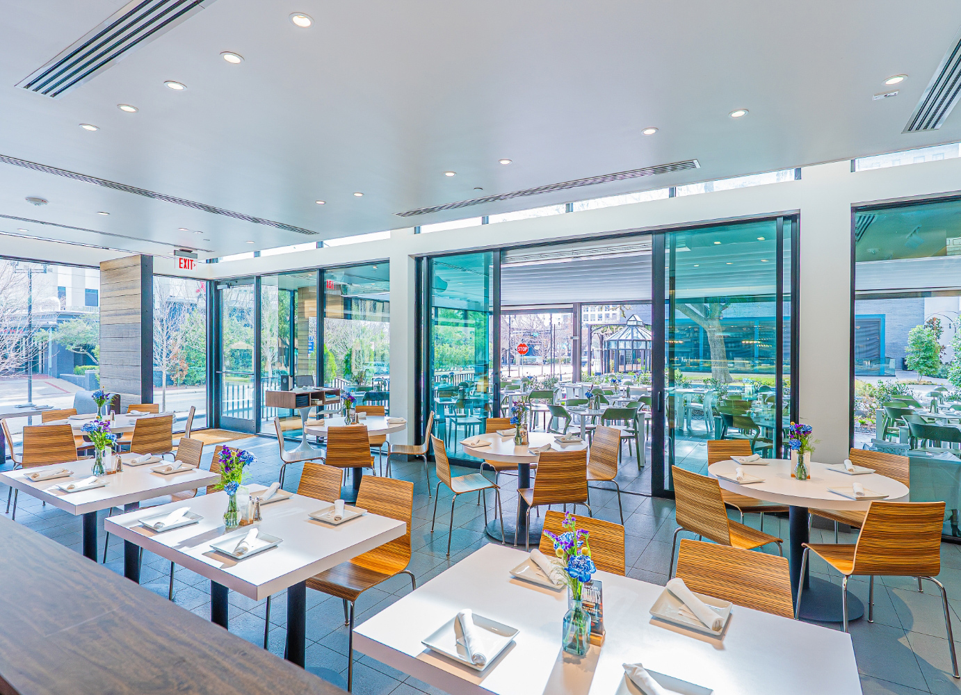 Doce Mesas - Uptown venue