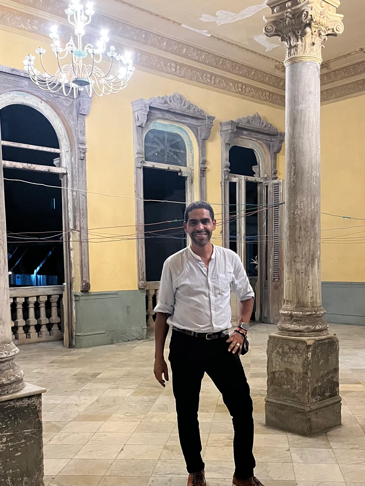 Mo's welcoming Victorian home or patio at Dervish Mazza