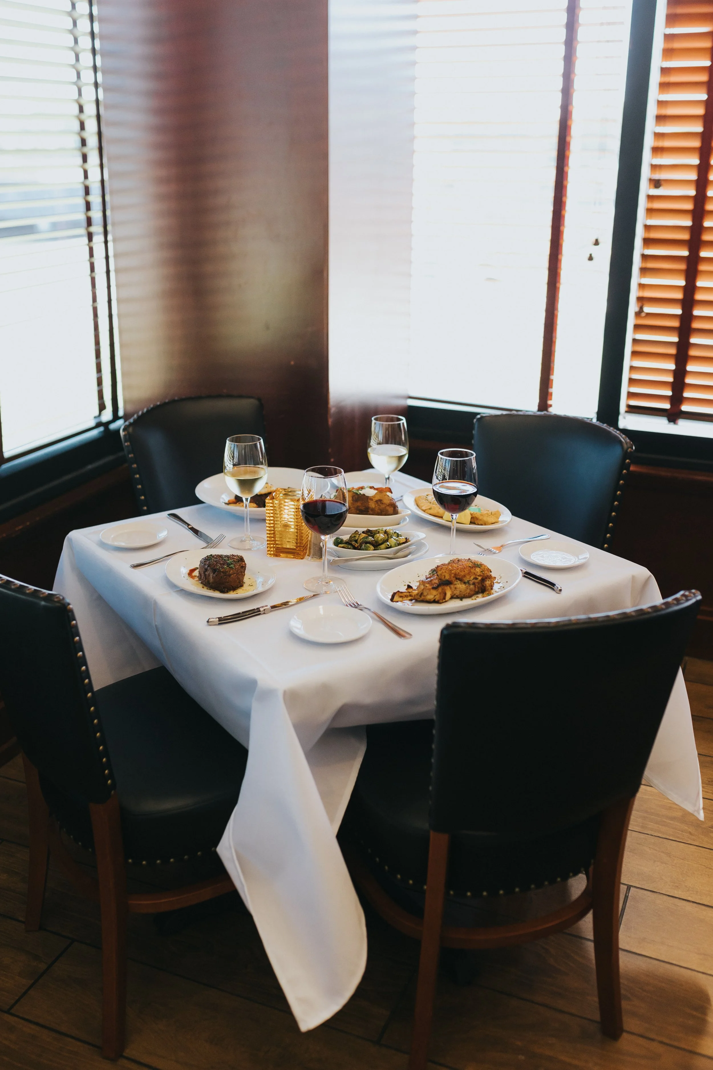 Desi Vega's Seafood and Prime Steaks private dining 5