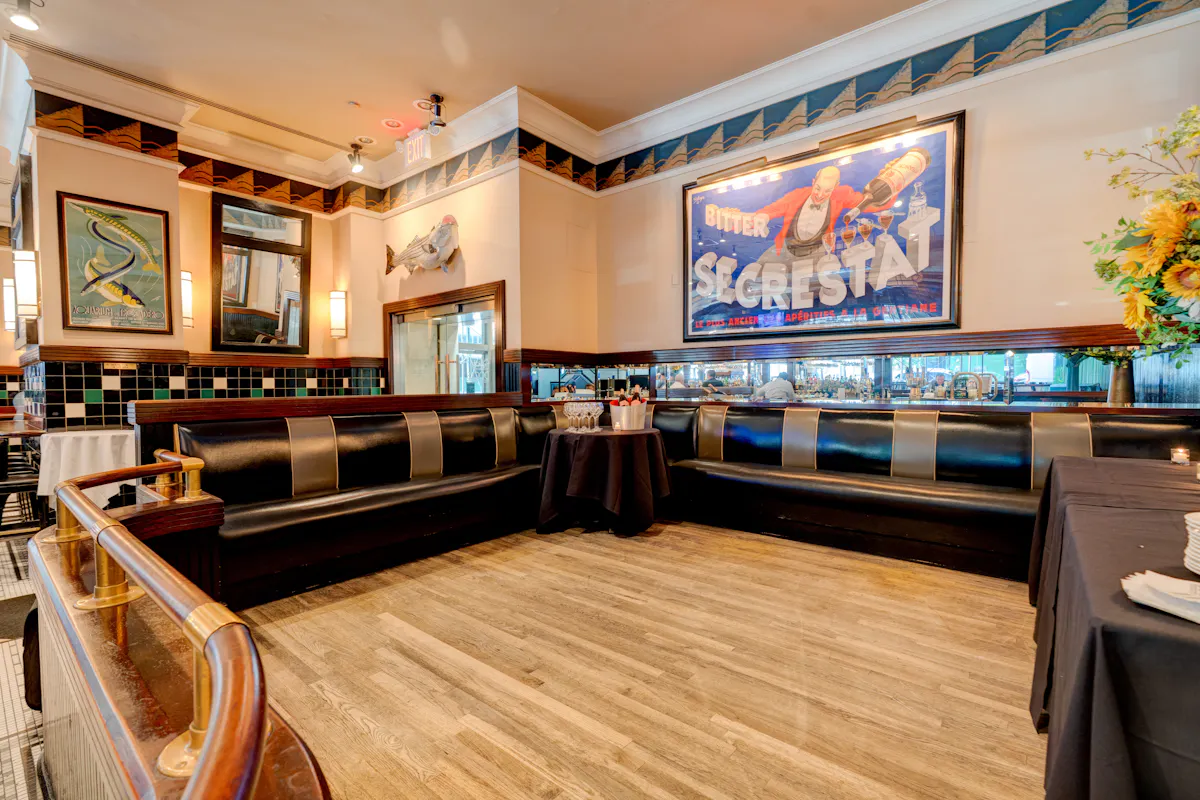 Bar Alcove at Docks Oyster Bar - Midtown East, NYC