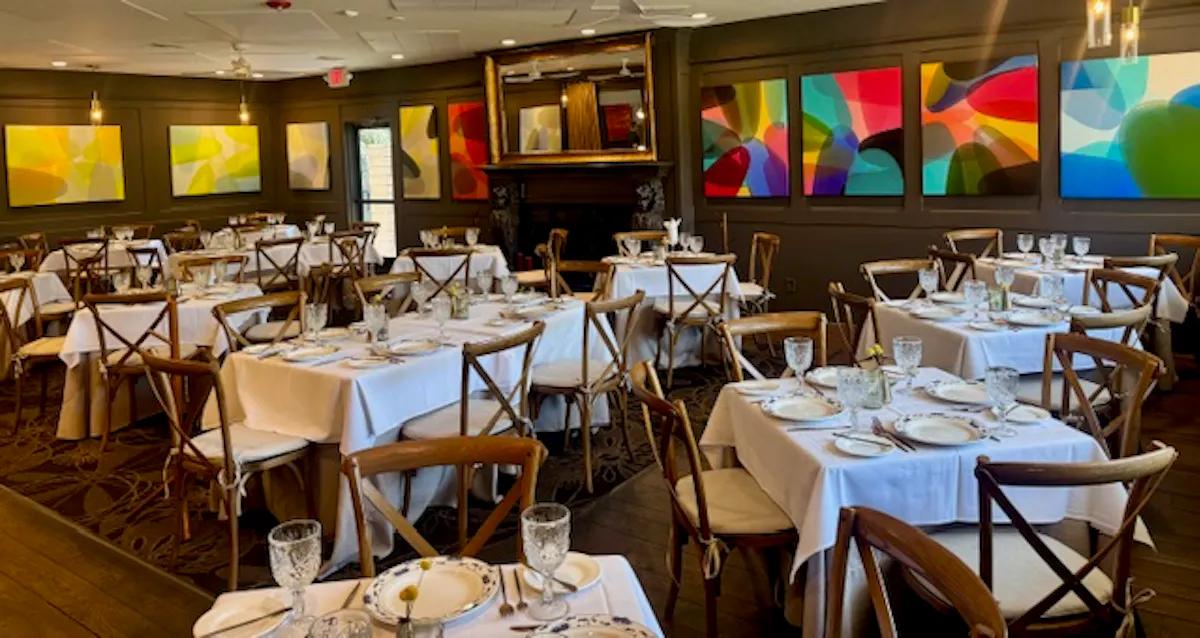 The Lounge at Willie's Modern Fare