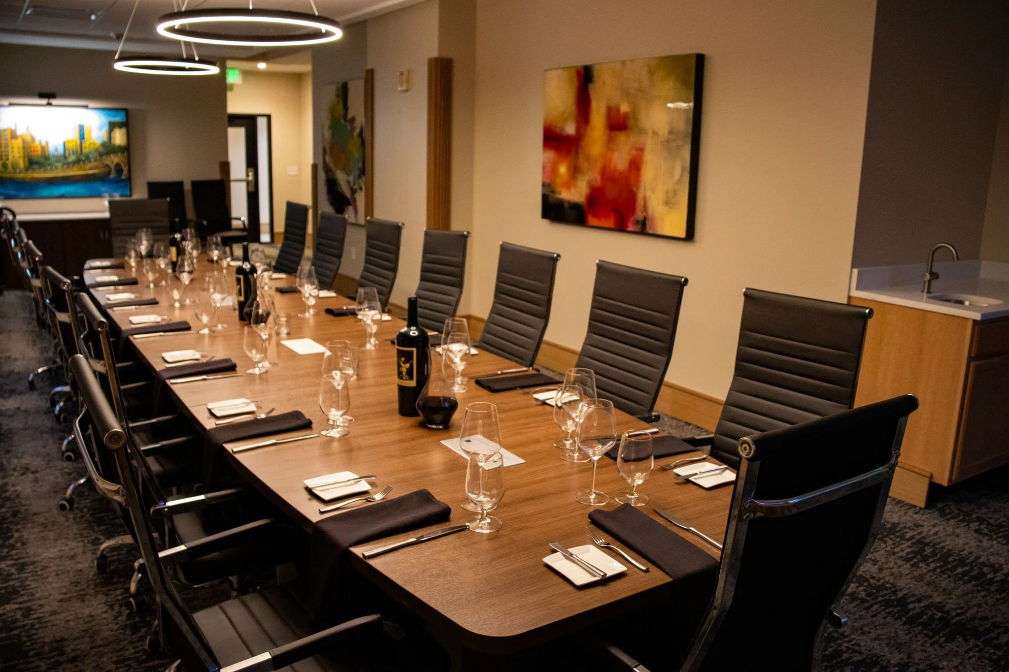 East Avenue Boardroom at Char Steak & Lounge