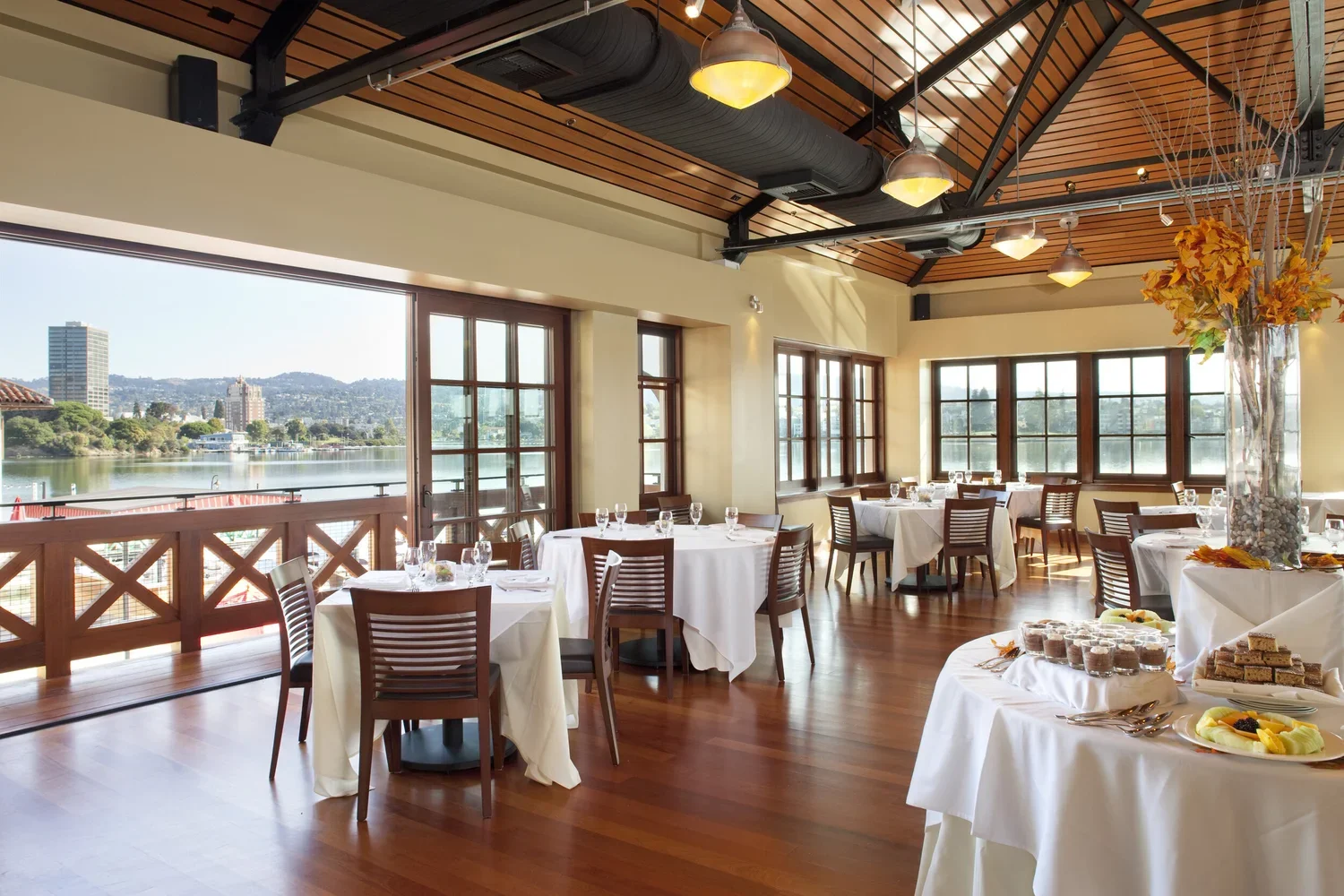 The Lake Chalet Seafood Bar & Grill private dining 3