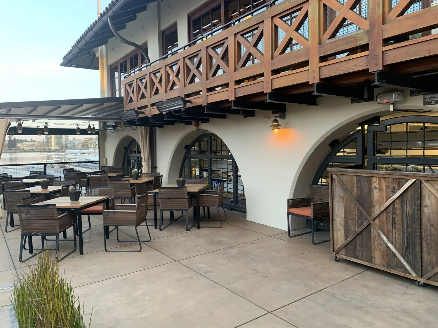 The Lake Chalet Seafood Bar & Grill private dining 2