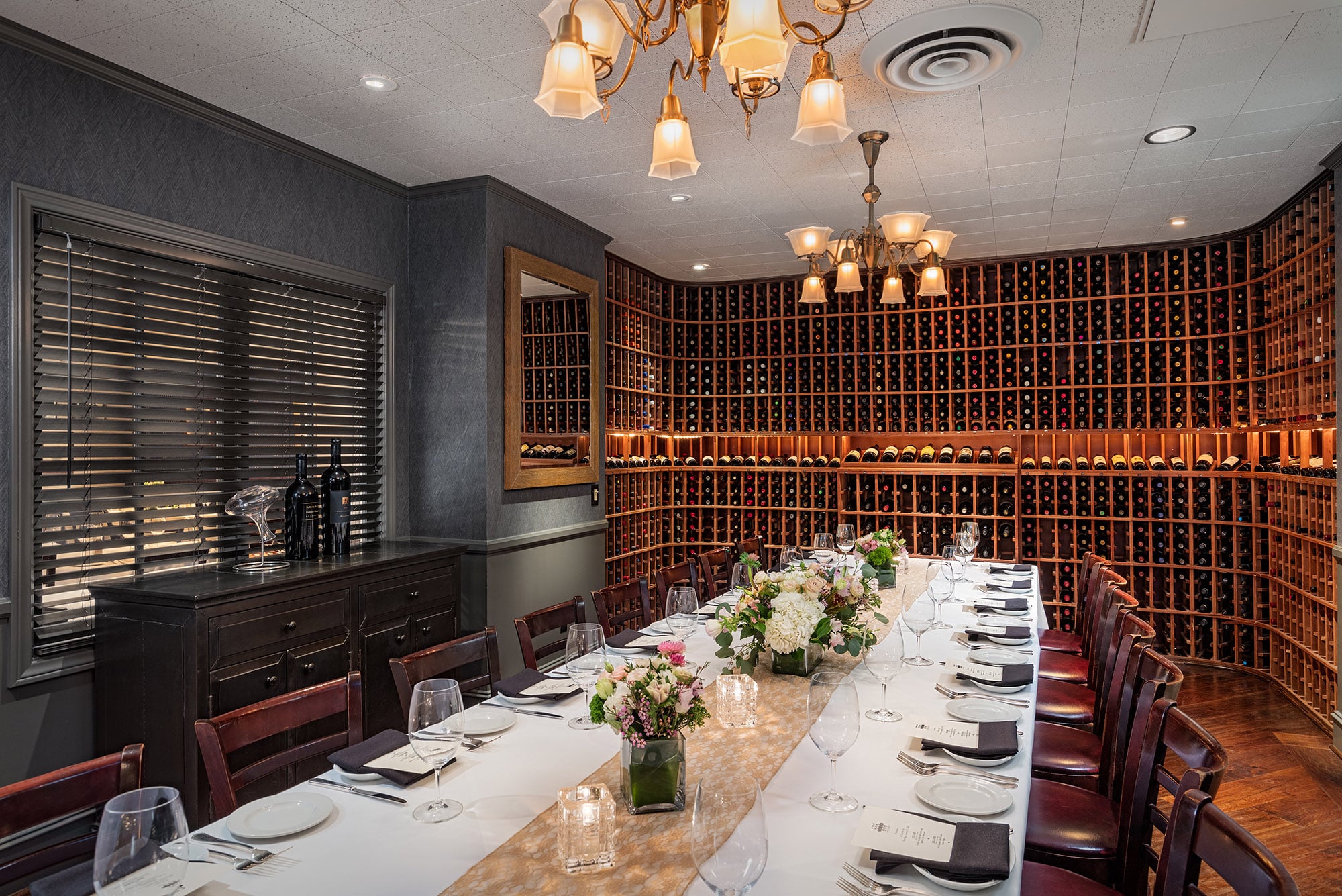 The Side Bar at 555 East American Steakhouse