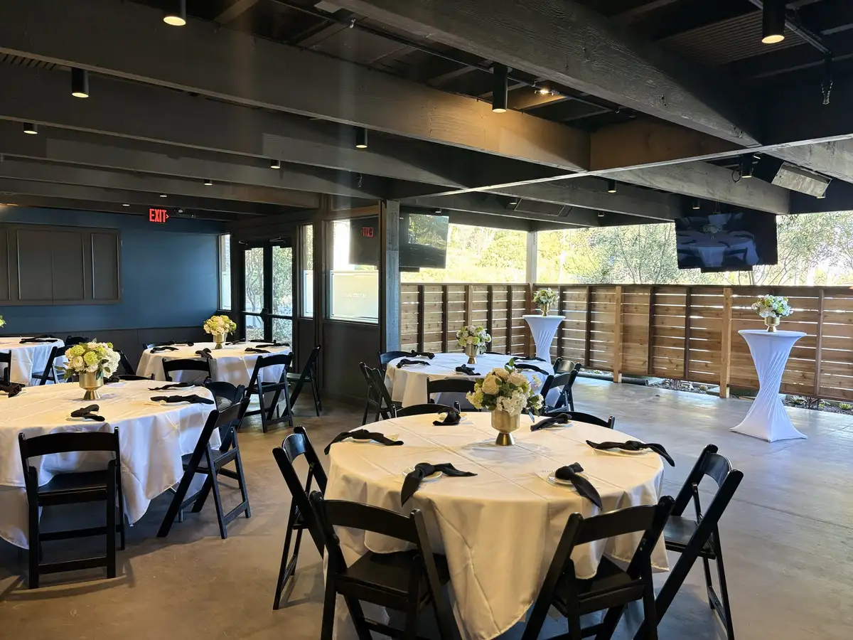 Walker Lounge at Salt Creek Grille