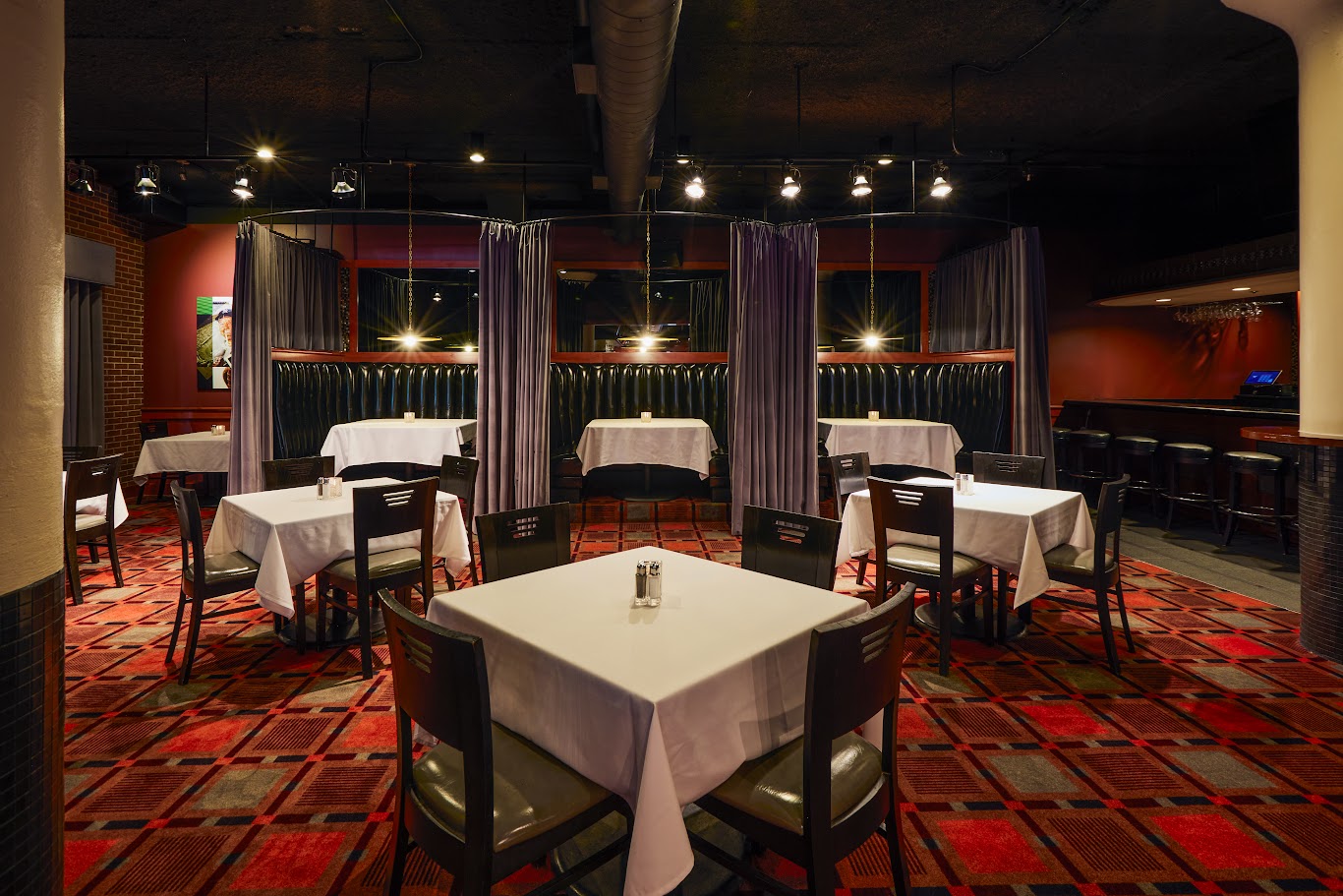 Mickey’s #7 Lounge at Mickey Mantle's Steakhouse