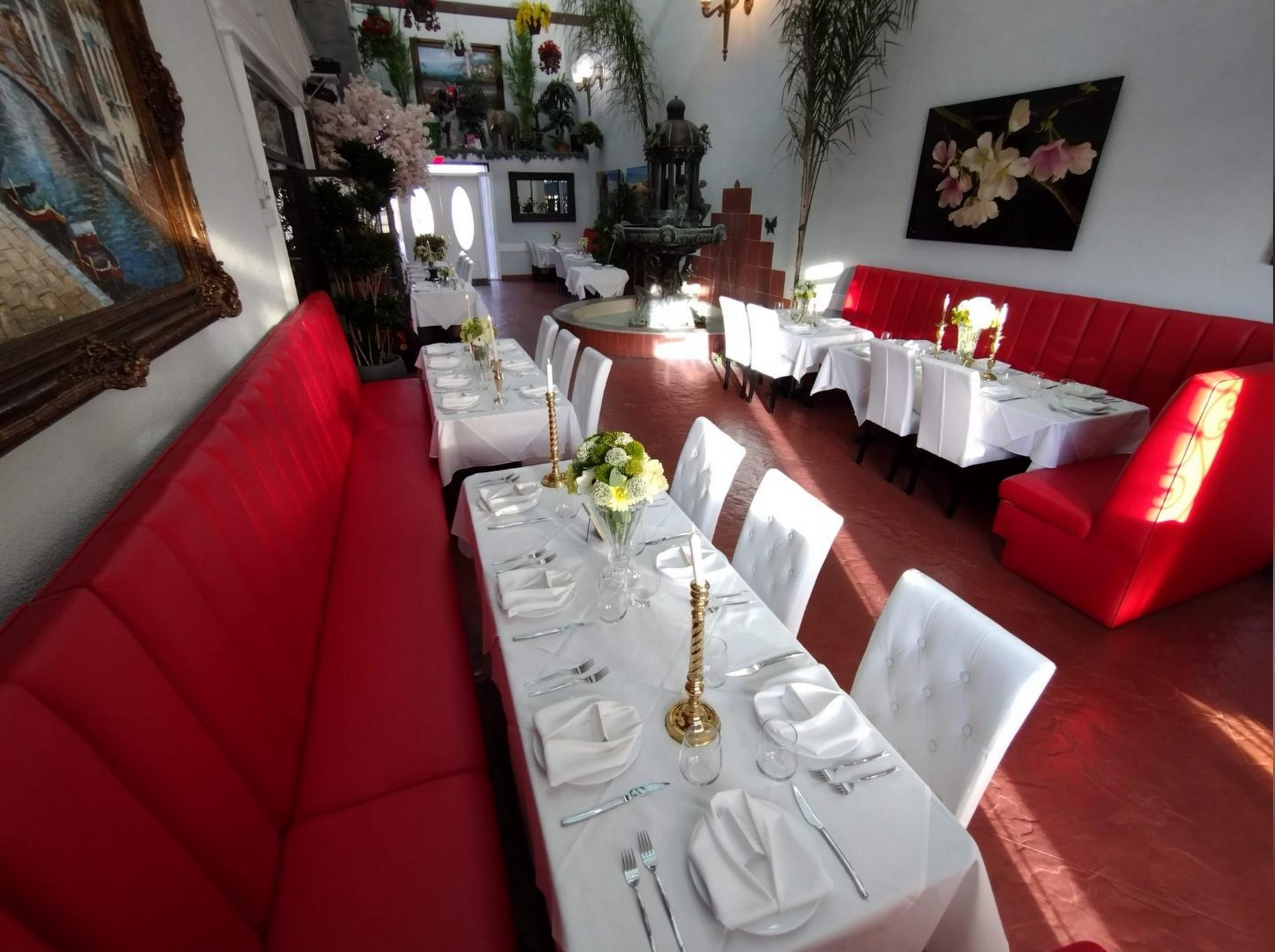 Indoor garden at Le Sorelle Restaurant & Lounge