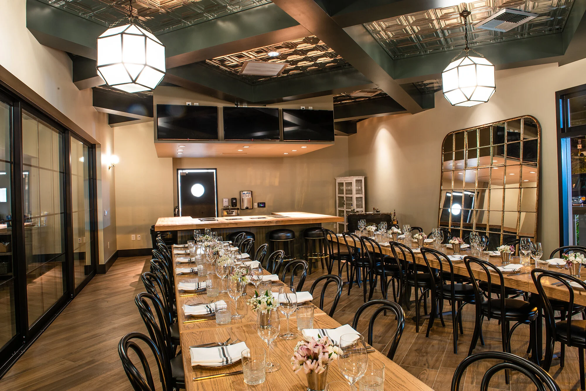 Indoor Private Dining Space at Glasspar