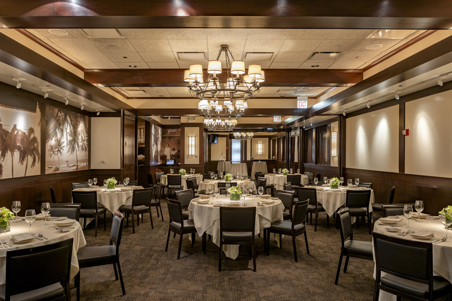 Family Room at Joe's Seafood, Prime Steak & Stone Crab