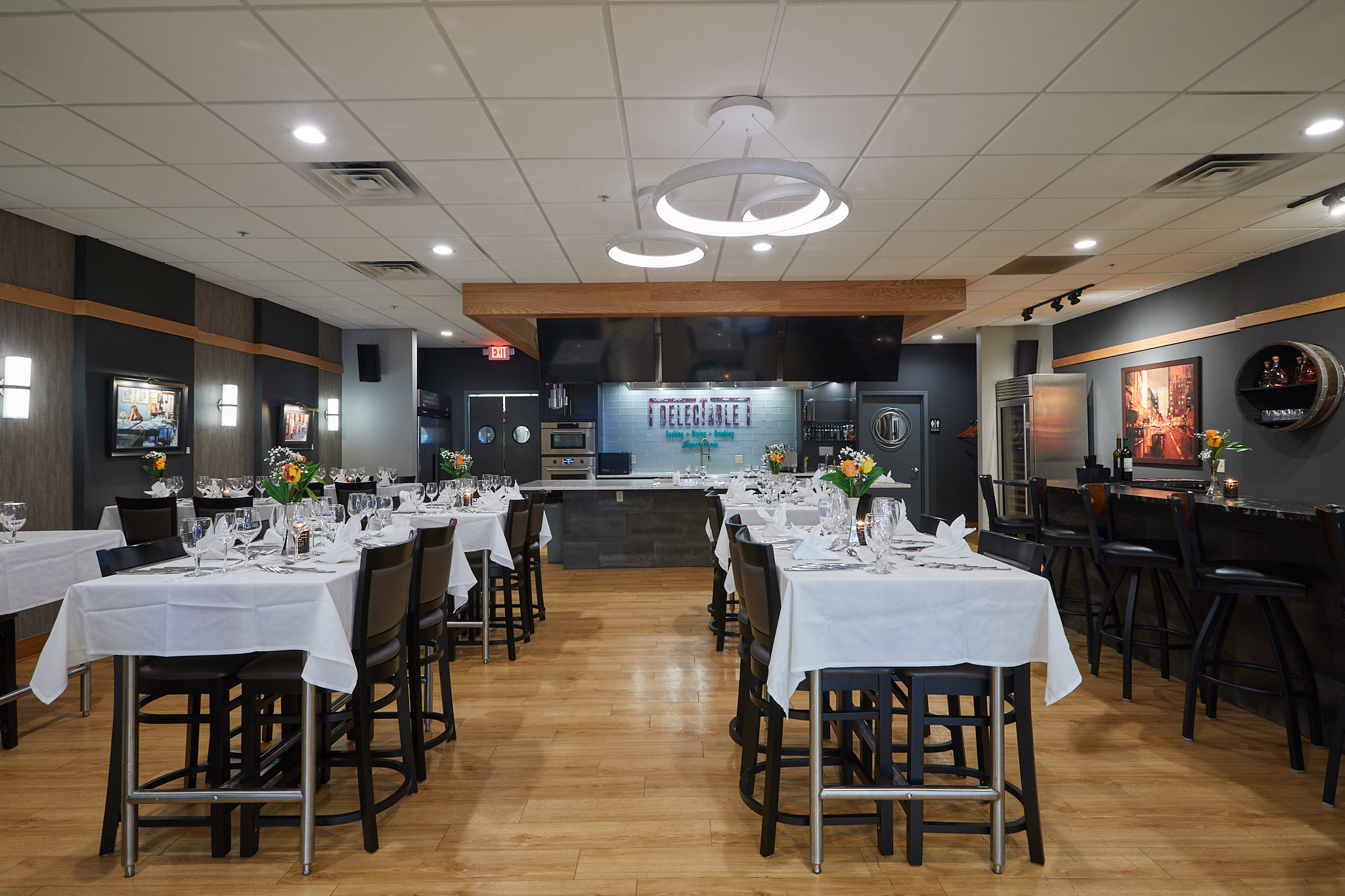 Open kitchen dining area at DelecTable