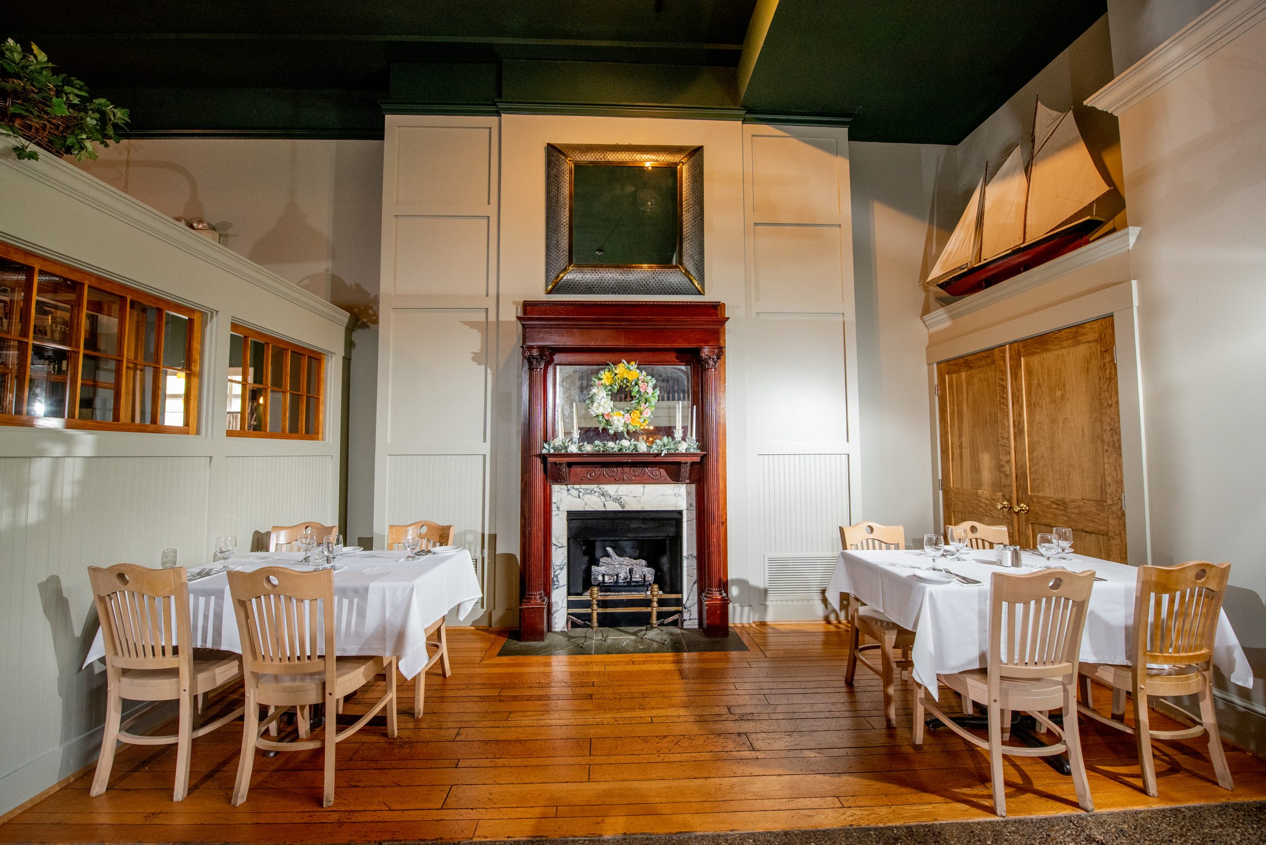 The Garden Room at Hartwood Restaurant & Whispers Pub