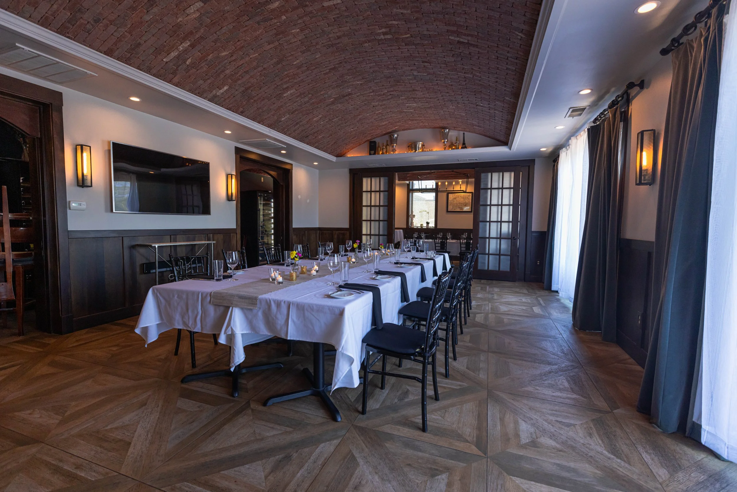 Full restaurant (private event) at Tartine Bistro