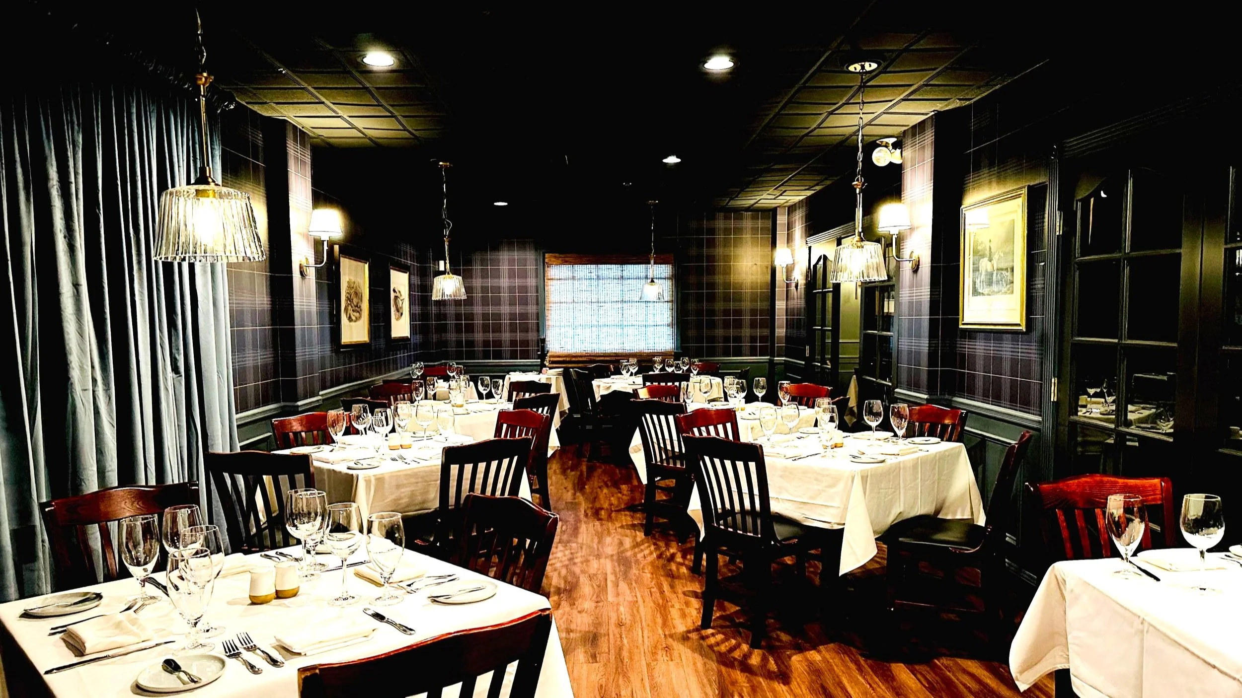 The Cellar Room at Creed’s Seafood & Steaks