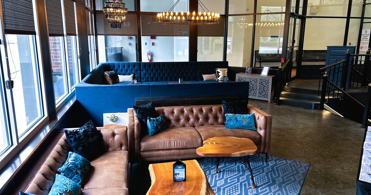Gullifty's private dining 3