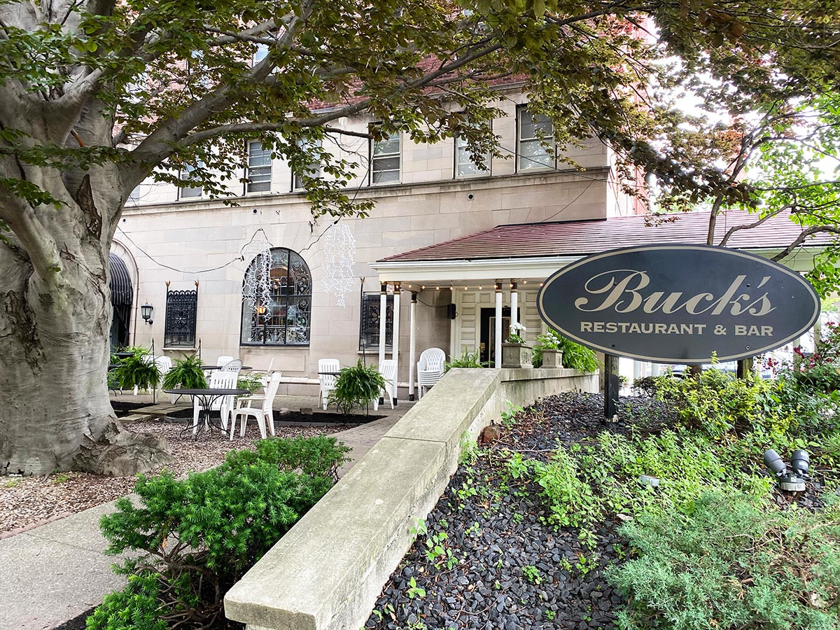 Buck's Restaurant & Bar venue